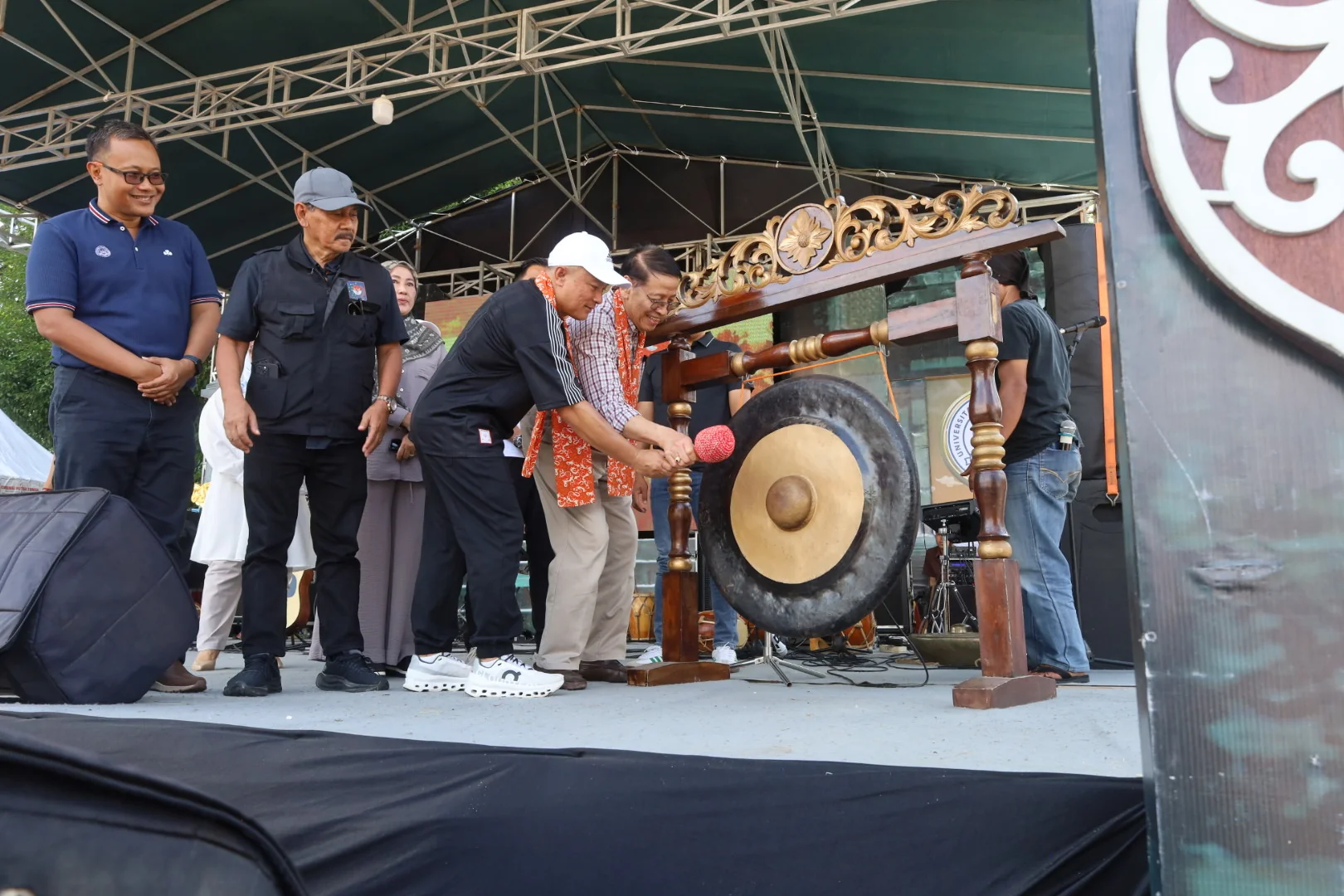 Festival Saung Rahayat dibuka oleh Bupati Kuningan Dr. H. Dian Rachmat Yanuar, M.Si.,Ist