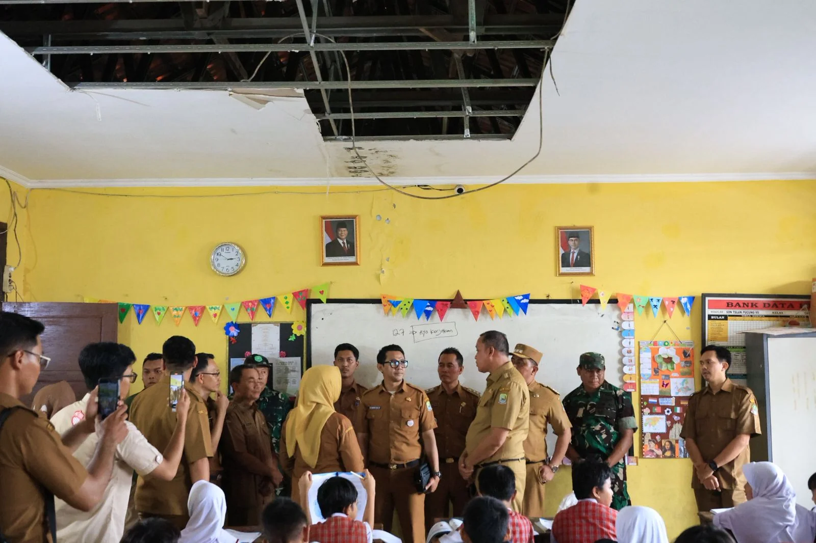 Wali Kota Bekasi, Tri Adhianto, sambangi SDN 7 Teluk Pucung.Dok-Diskominfostandi Kota Bekasi
