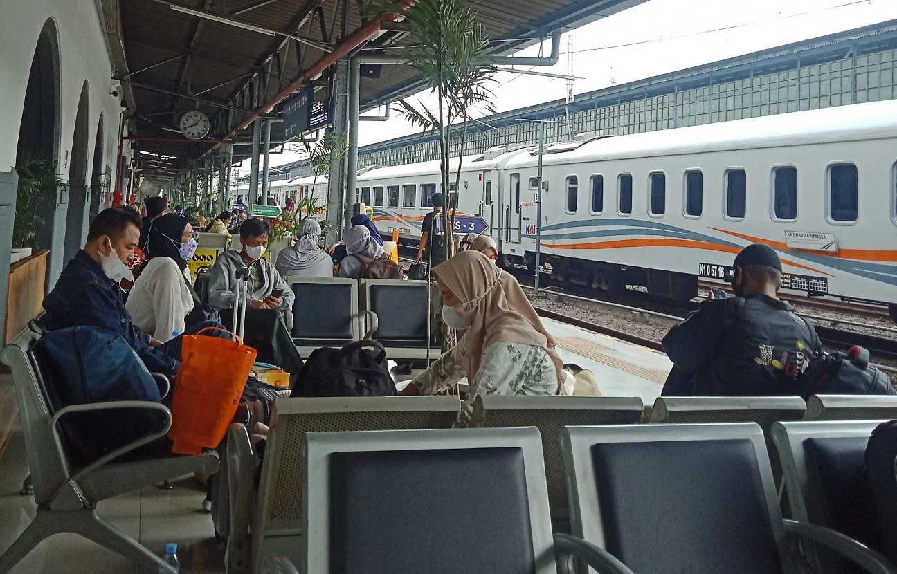 Jadwal terbaru perjalanan kereta api yang efektif mulai 1 Februari 2025, termasuk KA Papandayan