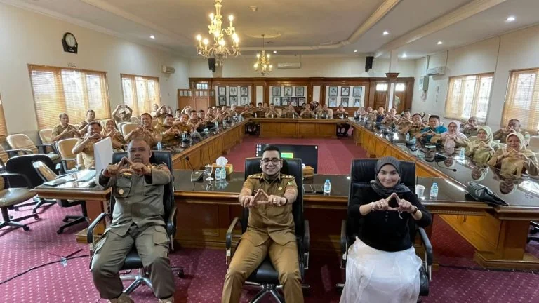 Wakil Wali Kota Sukabumi Bobby Maulana menginstruksikan seluruh camat dan lurah untuk meningkatkan penanganan sampah di wilayah masing -masing.Dok-Diskominfo Kota Sukabumi