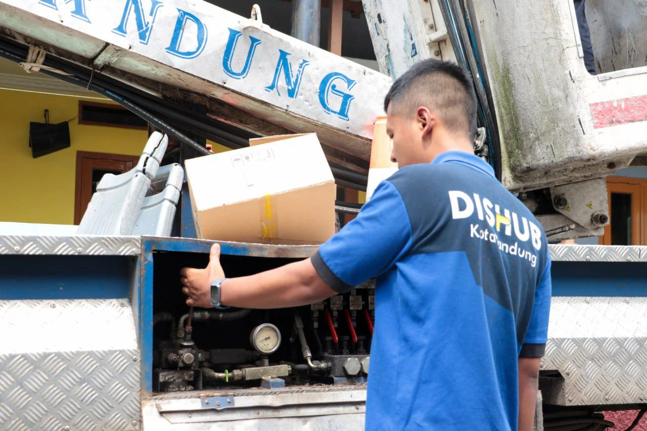 Kepala Bidang Sarana dan Prasarana Transportasi Dishub Kota Bandung, Panji Kharismadi mengatakan, dari 18 ruas jalan yang masuk dalam program beautifikasi, sembilan ruas di antaranya telah memiliki PJU dan hanya memerlukan pemeliharaan serta penataan ulan