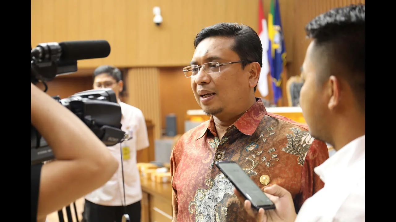Mantan Walikota Bandung Yana Mulyana diperiksa KPK sebagai saksi dalam proyek pengadaan CCTV dan jaringan internet untuk proyek Bandung Smart City tahun anggaran 2020-2023.