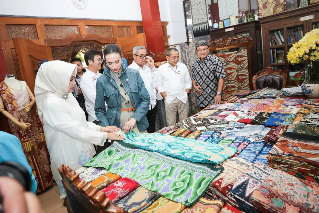 Wali Kota Bandung, Muhammad Farhan menyatakan, tugas pemerintah bukan menjadi pelaku usaha, melainkan memastikan ekosistem kreatif tumbuh sehat dan matang.Dok-Diskominfo Kota Bandung