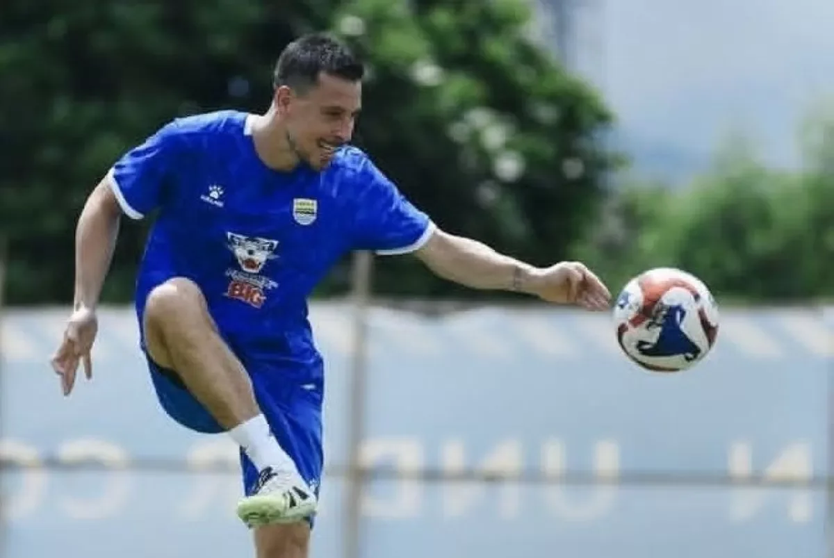Gelandang Persib Thom Haye Siapkan Strategi untuk Mengalahkan Persija