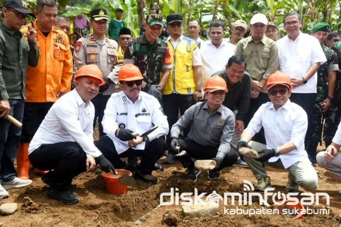 Menko PM, Muhaimin Iskandar didampingi Bupati  Asep Japar dan Wakil Bupati Sukabumi Andreas.Ist