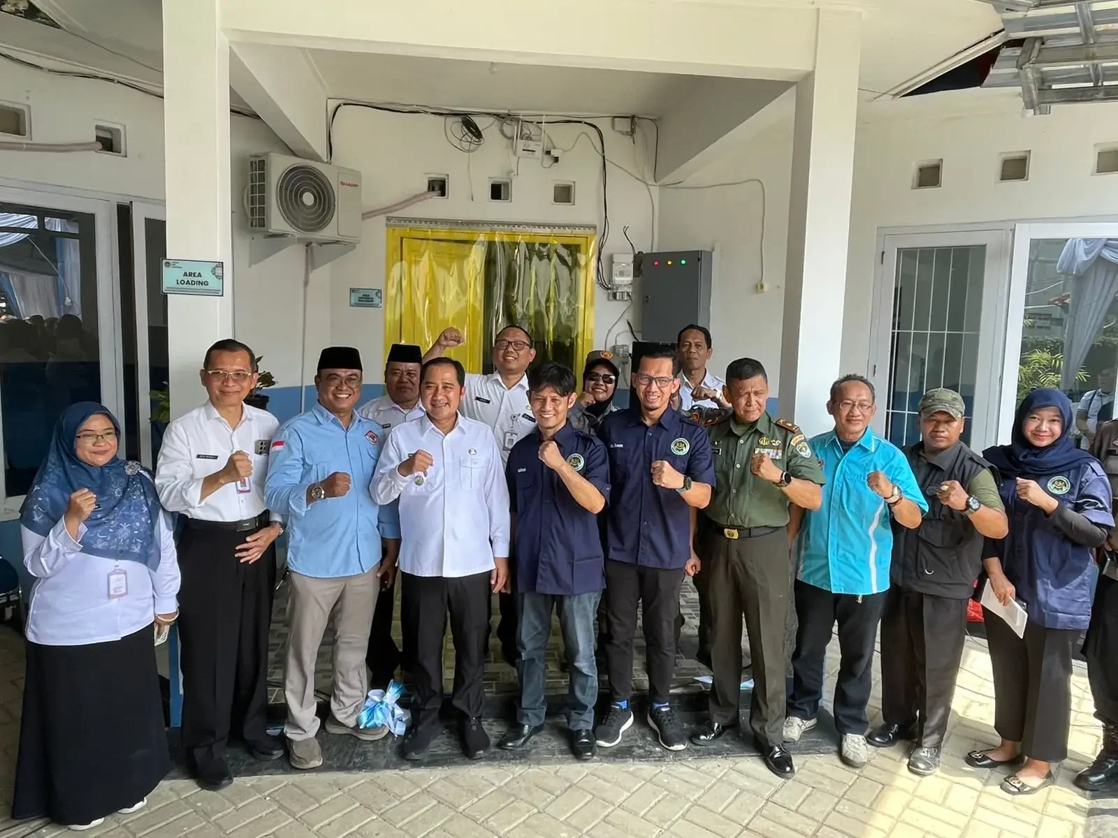 Wakil Wali Kota Depok, Chandra Rahmansyah, meresmikan Satuan Pelayanan Pemenuhan Gizi (SPPG) Yayasan Optimal Optimis Delapan 008 di Kelurahan Kemiri Muka, Kecamatan Beji, Rabu (11/02/26). (Foto:Diskominfo)