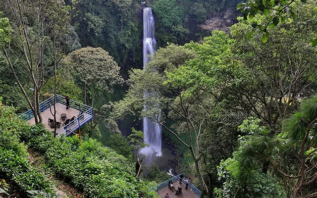 Curug Dago Pesona Sejarah dan Kesejukan Alam Tersembunyi di Jantung Bandung