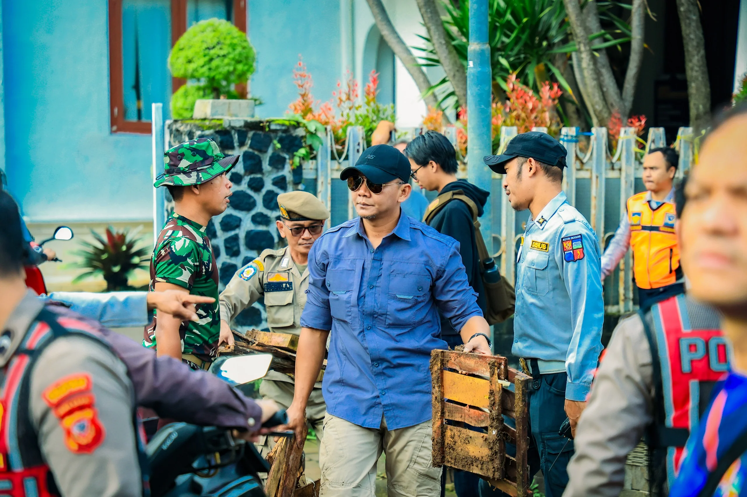 Wakil Wali Kota Bogor, Jenal Mutaqin terus menegaskan komitmen Pemerintah Kota (Pemkot) Bogor dalam menjaga kebersihan dan ketertiban wilayah melalui program Jumat Bersih.Dok-Diskominfo Kota Bogor