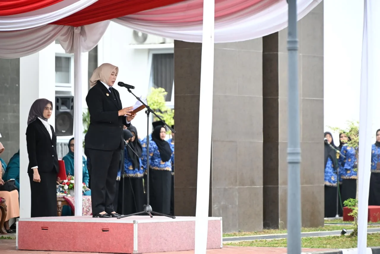 Bertindak sebagai Pembina Upacara, Wakil Bupati Kuningan, Tuti Andriani, S.H., M.Kn.Ist