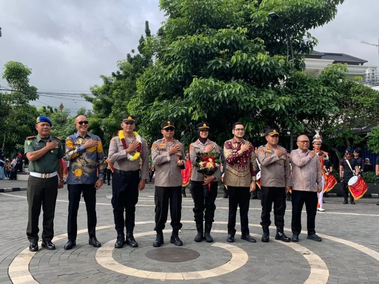 Wali Kota Sukabumi Ayep Zaki, dan Wakil Wali Kota, Bobby Maulana dalam acara kirab kedatangan peserta didik yang dipusatkan di Plasa Balai Kota.Dok-Diskominfo Kota Sukabumi