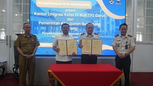 MOU antara Bupati Sumedang  dengan Kepala Kantor Wilayah Direktorat Jenderal Imigrasi Jawa Barat Jaya Saputra di Gedung Negara.Dok-Diskominfosanditik Sumedang