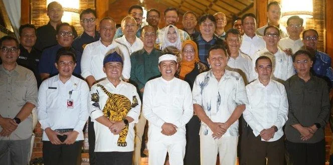 Gubernur Jawa Barat terpilih, Dedi Mulyadi, mengumpulkan Sekretaris Daerah (Sekda) dari seluruh kabupaten/kota di Jawa Barat, Rabu, 12 Februari 2025,