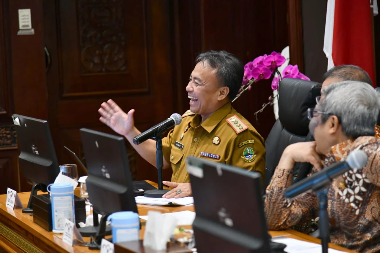 Sekda Jabar Menerima Kunjungan Kerja Komite I DPD RI dengan Agenda ”Inventarisasi Materi Pengawasan atas Pelaksanaan Undang-Undang Nomor 20 Tahun 2023 tentang ASN, di Ruang Papandayan, Gedung Sate, Senin (20/1/2025).