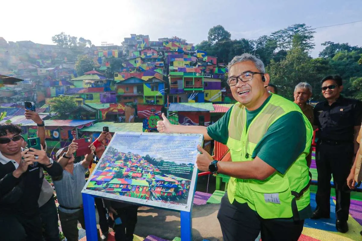 Lembur Katumbiri saat diresmikan langsung Wali Kota Bandung Muhammad Farhan pada awal Mei 2025.