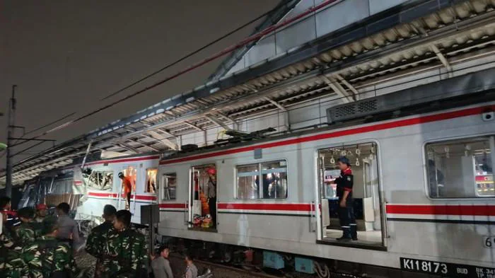 Dedi Mulyadi Santuni Rp 50 Juta Keluarga Korban Tewas Kecelakaan Kereta di Bekasi