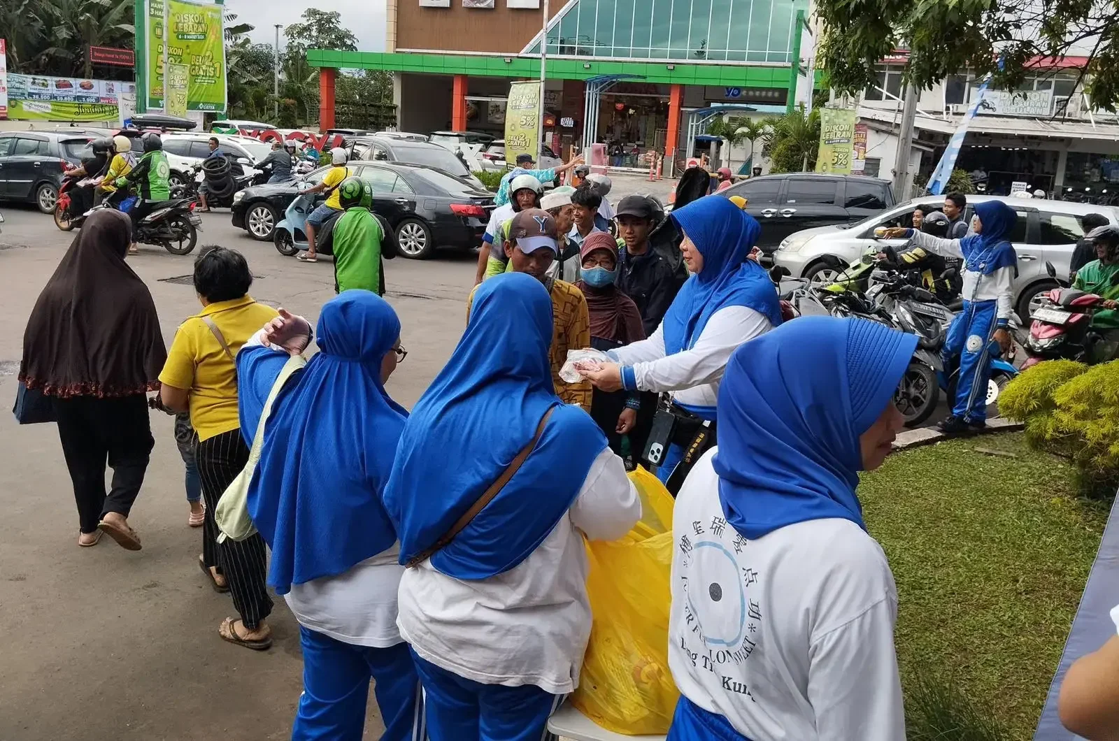 Koordinator Otonom Ling Tien Kung Depok 1 kembali menebar kebaikan di bulan suci Ramadan 1447 Hijriah dengan membagikan 1.878 paket takjil kepada masyarakat.Dok-Diskominfo Depok