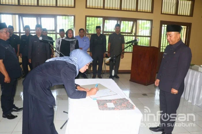 Wakil Bupati Sukabumi, Andreas, melantik dan mengambil sumpah/janji penugasan guru sebagai kepala sekolah di lingkungan Dinas Pendidikan Kabupaten Sukabumi.Ist