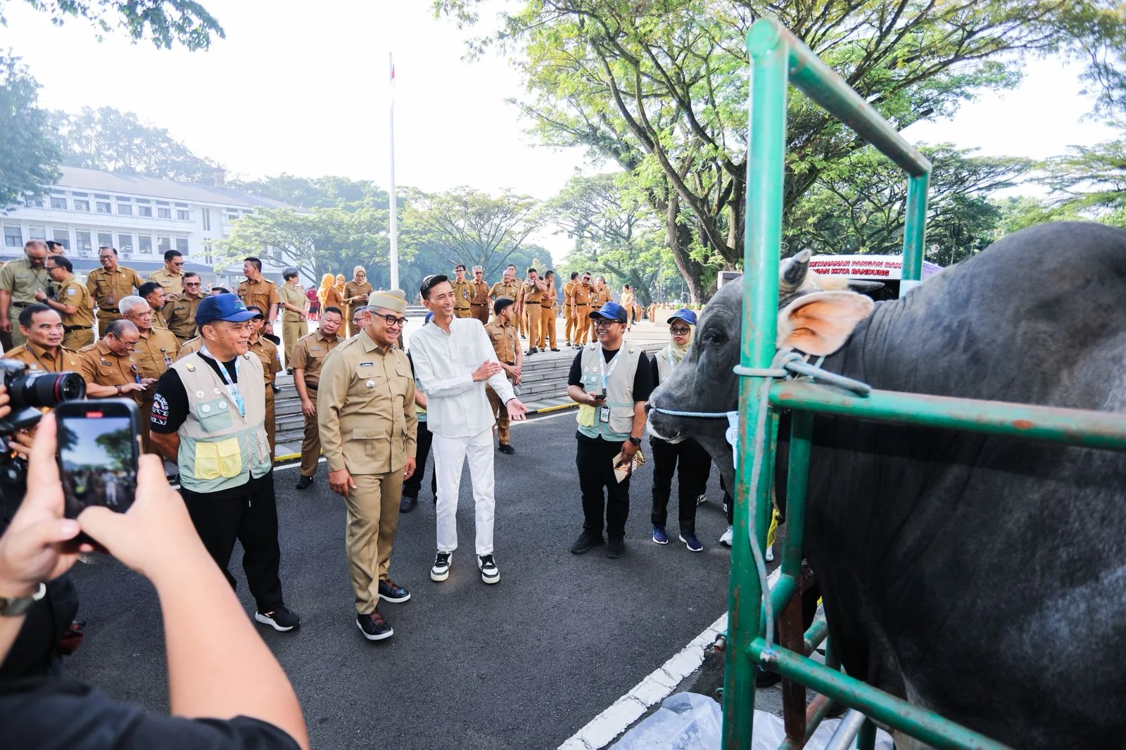 Wali Kota Bandung, Muhammad Farhan menyampaikan, langkah ini merupakan upaya memastikan seluruh hewan kurban yang beredar di Kota Bandung dalam kondisi sehat dan layak untuk dikurbankan.Dok-Diskominfo Kota Bandung