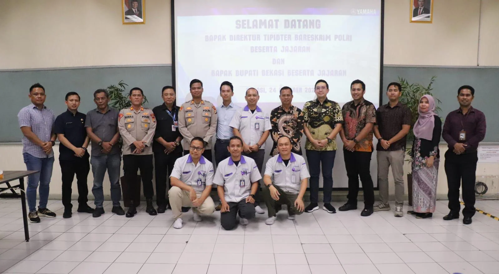 Pj Sekda Kab Bekasi, Ida Farida yang mewakili Bupati Bekasi, serta jajaran manajemen PT YMMA dan unsur kepolisian dari Subdit II Tipidter Bareskrim Polri.Ist