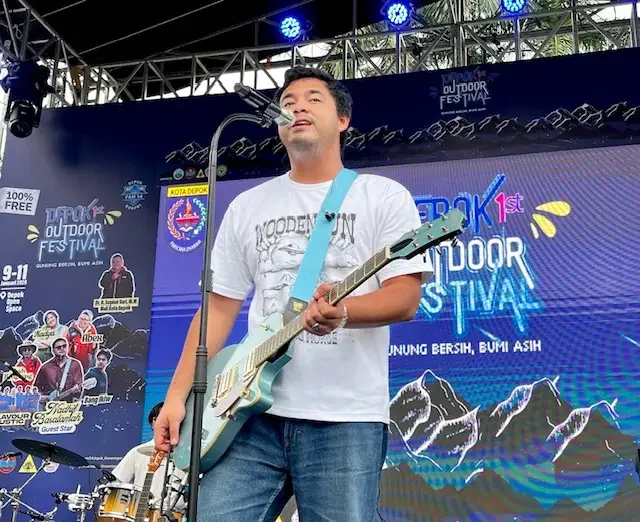 Penampilan Nadhif Basalamah pada puncak acara Depok 1st Outdoor Festival 2026 di DOS, Minggu (11/01/26). (Foto: JD 02/Diskominfo Depok).