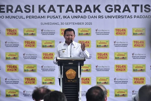 Bupati Sumedang  Dony Ahmad Munir menghadiri kegiatan Operasi Katarak Gratis.Ist