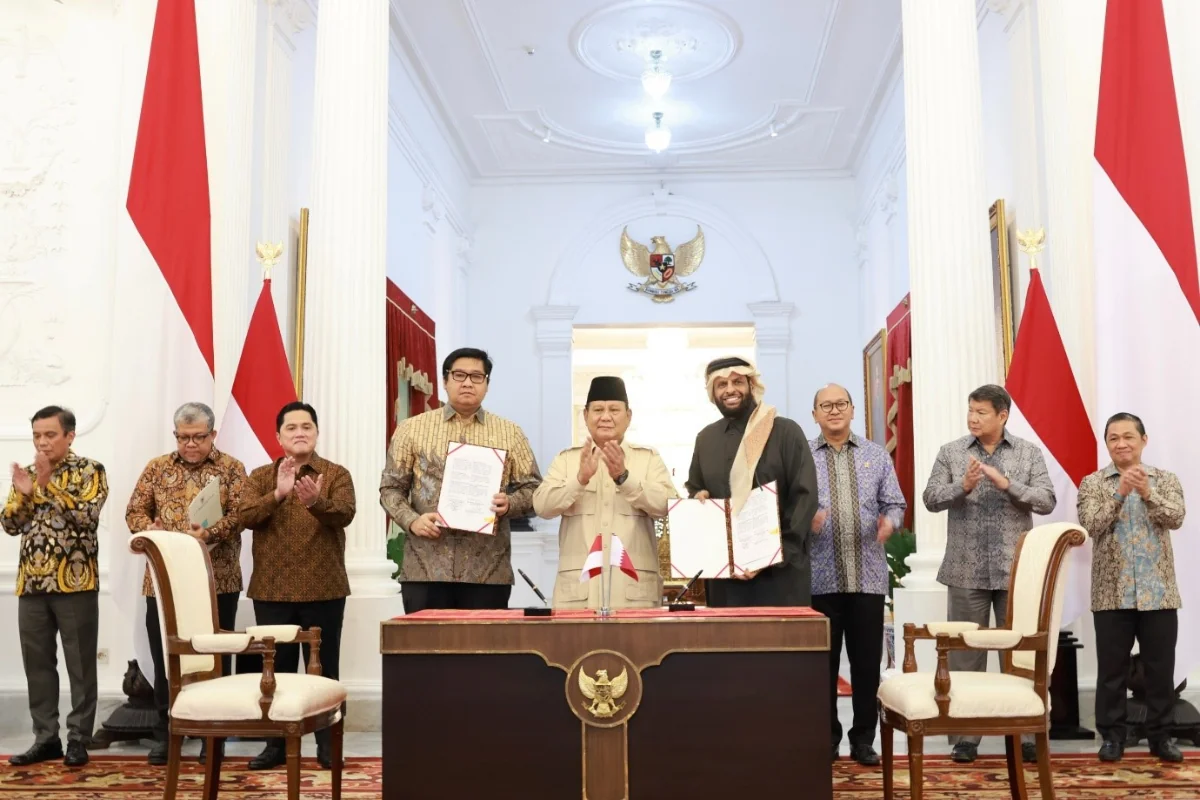 Presiden Prabowo Subianto menyaksikan penandatanganan MoU investasi pembangunan 1 juta rumah di Indonesia dengan pihak Qatar di Istana Merdeka, Jakarta(int)