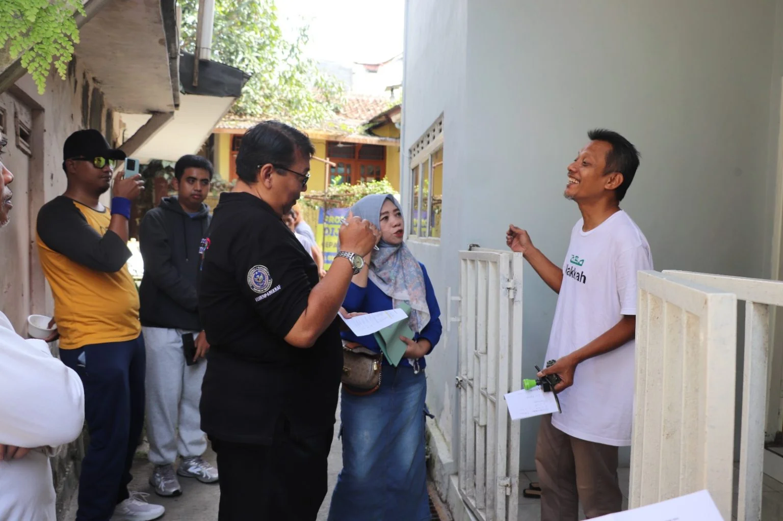Tim Monitoring dan Evaluasi (Monev) Program Pemberdayaan Rukun Warga (P2RW) Kecamatan Cikole, pada 28 November 2025 mengunjungi tiga wilayah RW di Kelurahan Kebonjati.Ist