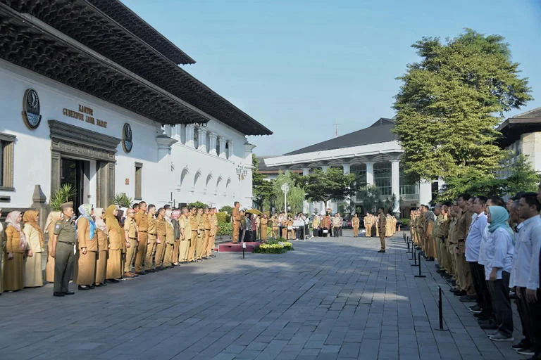 Pegawai honorer di lingkungan Pemprov Jabar tak terpengaruh dengan efesiensi anggaran.