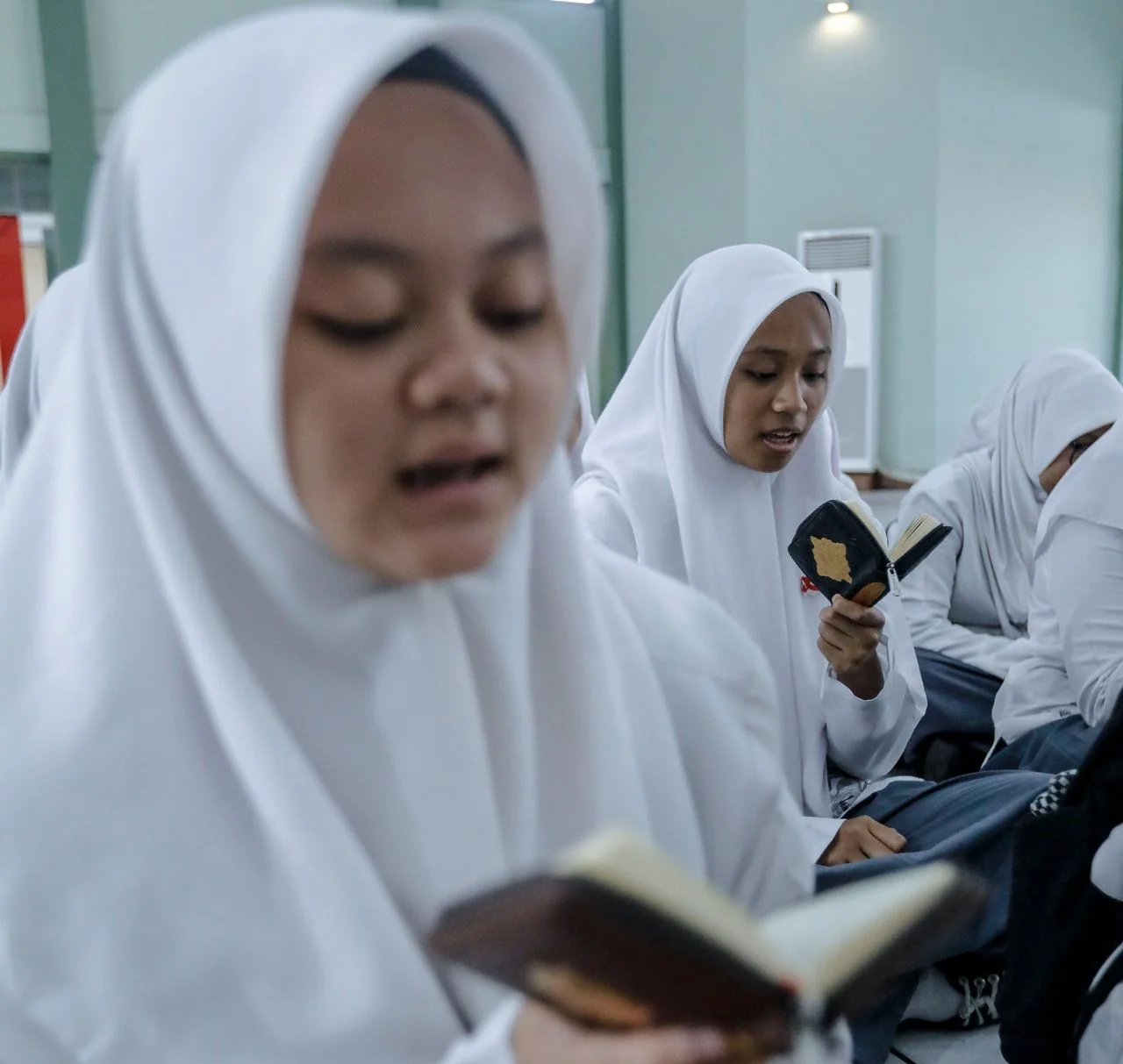 Siswa SMKN 12 Bandung mengikuti apel pagi pada hari pertama masuk sekolah di bulan Ramadan.Dok-Humas Disdik Jabar