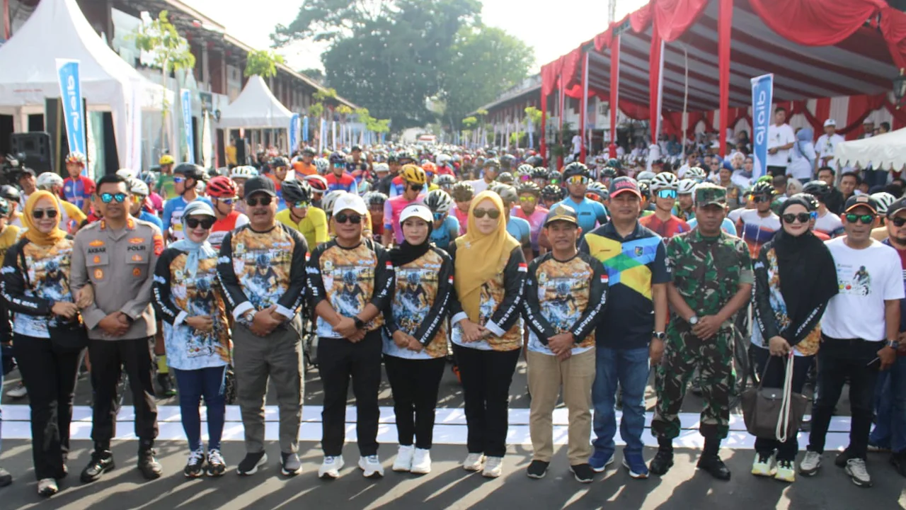 Tour de Linggarjati (TdL) ke-8 resmi dilepas Bupati Kuningan, Dr. H. Dian Rachmat Yanuar, M.Si.,.Ist