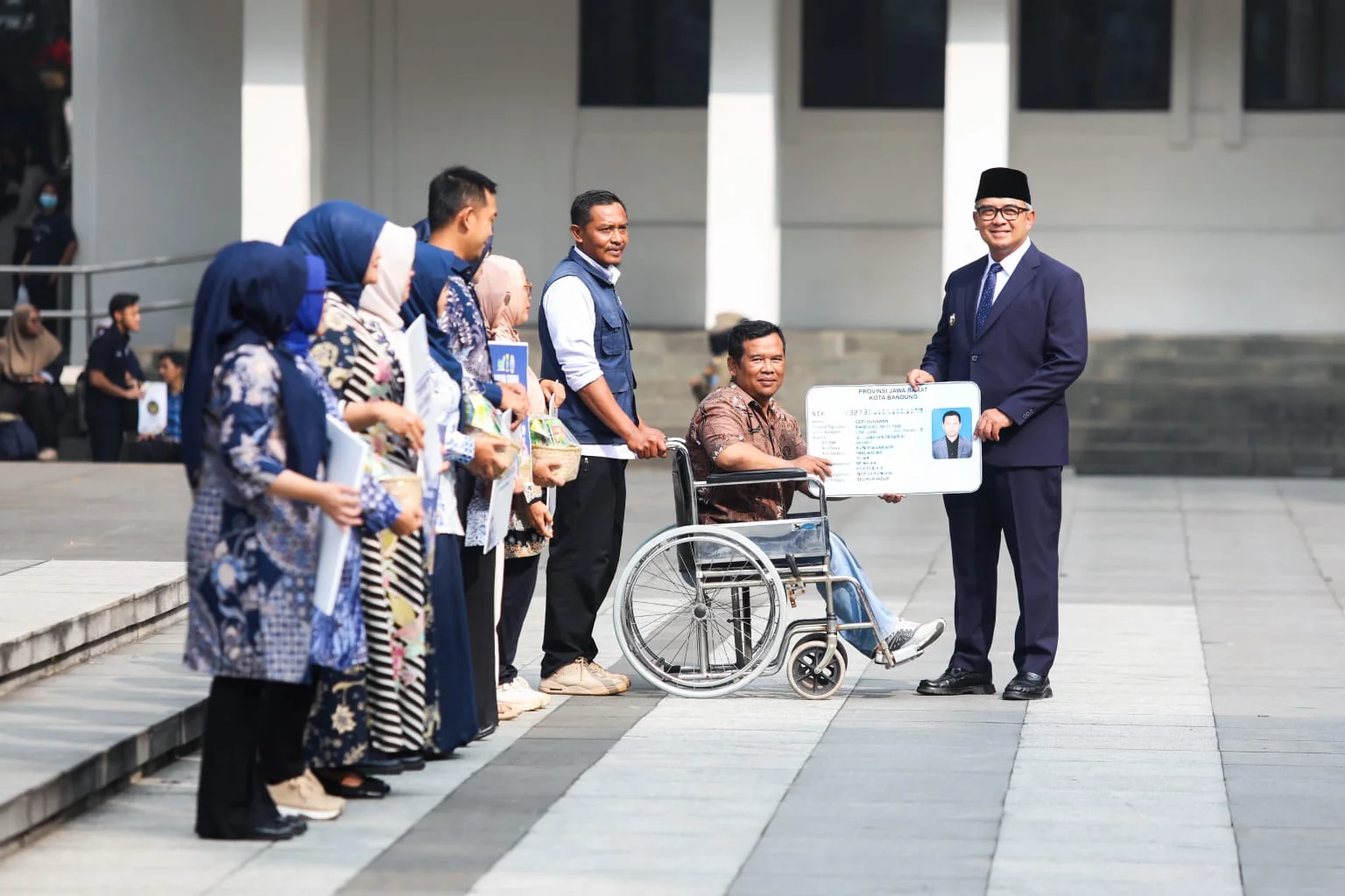 Wali Kota Bandung, Muhammad Farhan menjelaskan, SIP PISAN hadir untuk memperluas layanan administrasi kependudukan bagi kelompok rentan seperti penyandang disabilitas, lansia serta warga yang sedang sakit dan tidak dapat bergerak secara mandiri.Dok-Diskom