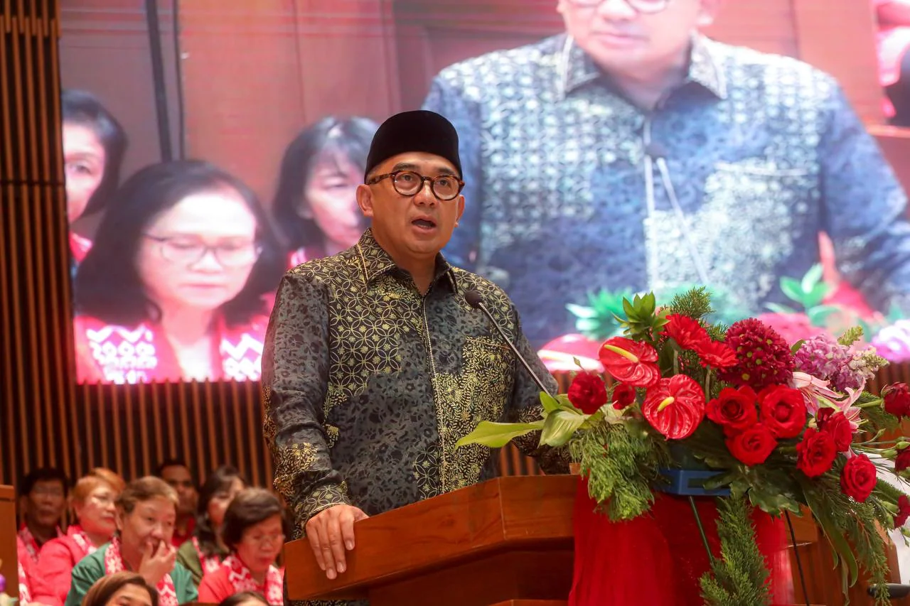 Wali Kota Bandung, Muhammad Farhan, menyampaikan sambutan di dalam gereja yang tahun ini genap berusia 101 tahun.Ist