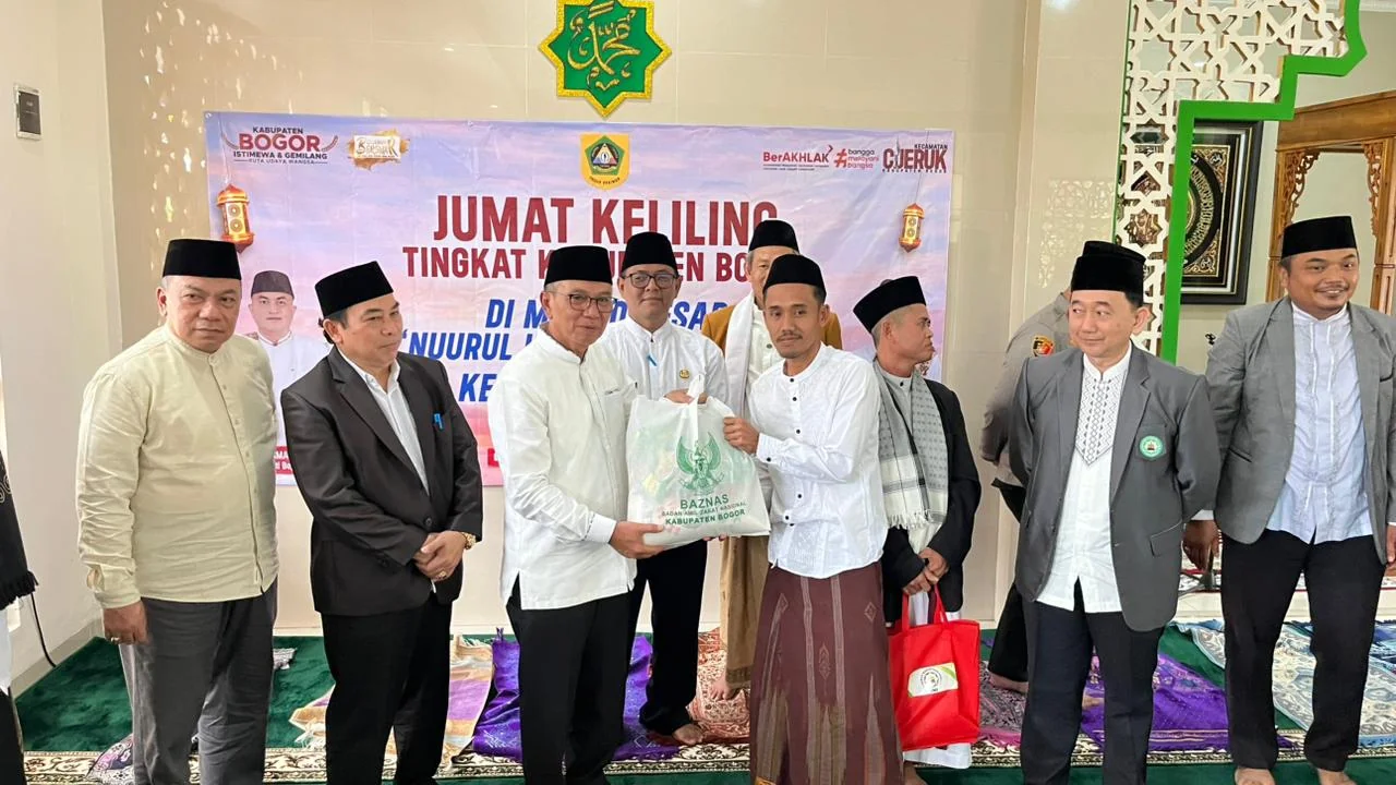 Pemerintah Kabupaten (Pemkab) Bogor menggelar kegiatan Jum’at Keliling (Jumling) di Masjid Besar Nuurul Hidaayatul Waahid, Kecamatan Cijeruk.Dok-Diskominfo Kab Bogor