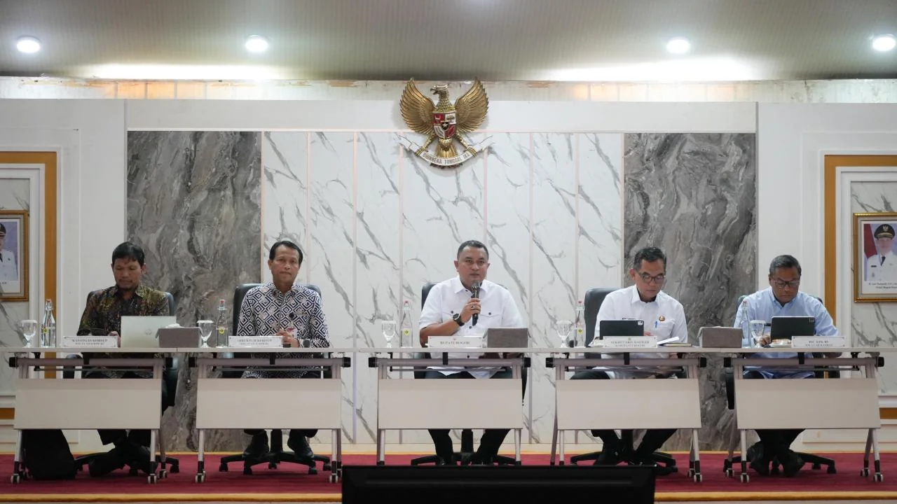 Bupati Bogor, Rudy Susmanto menggandeng Komisi Pemberantasan Korupsi (KPK) Republik Indonesia untuk mendampingi Pemerintah Kabupaten (Pemkab) Bogor dalam menjalankan sejumlah program strategis daerah.Dok-Diskominfo Kab Bogor