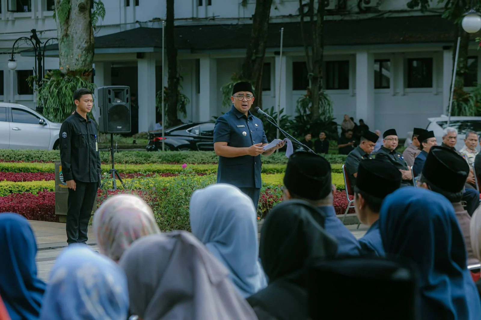 Wali Kota Bandung Muhammad Farhan melantik 153 Pejabat Administrator dan Pengawas serta 1 Pejabat Fungsional Pembina Industri di Balai Kota Bandung.Dok-Diskominfo Kota Bandung