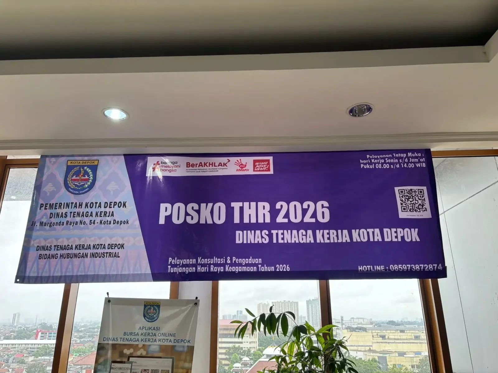 Posko THR Disnaker Kota Depok. (Foto: Diskominfo Depok/ Ilustrasi)