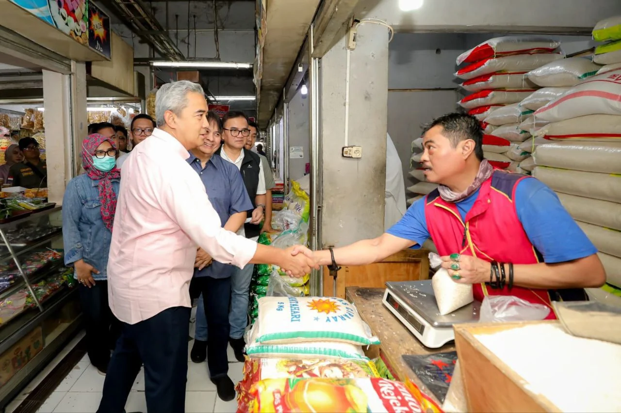 Wali Kota Bandung, Muhammad Farhan menginstruksikan para pejabat baru di Lingkungan Pemerintah Kota Bandung menjaga momentum pertumbuhan ekonomi di tengah target nasional 8 persen yang dicanangkan Presiden.Dok-Diskominfo Kota Bandung