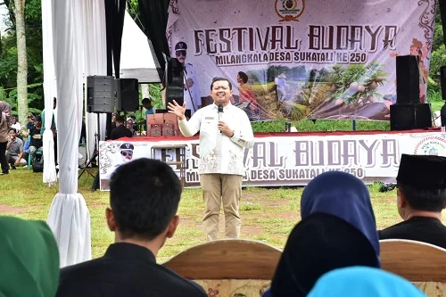 Bupati Sumedang Dony Ahmad Munir menghadiri Festival Budaya Milangkala ke-250 Desa Sukatali, Kecamatan Situraja tahun 2025.Ist