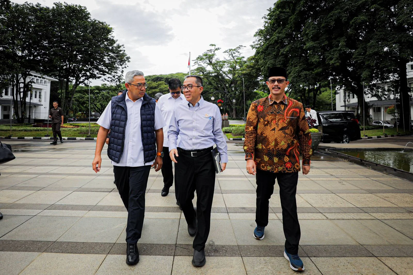 Menteri Pendidikan Tinggi, Sains, dan Teknologi (Mendiktisaintek), Brian Yuliarto menyatakan siap membantu Pemerintah (Pemkot) Kota Bandung mengatasi permasalahan sampah.Dok-Diskominfo Kota Bandung