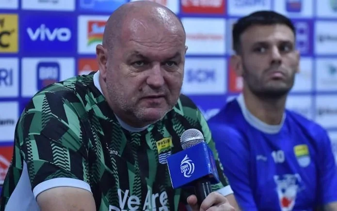 Pelatih Persib Bandung Bojan Hodak