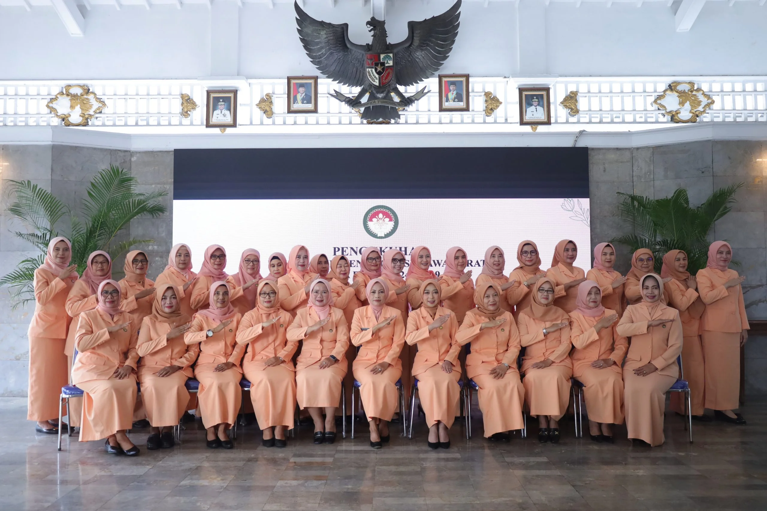 Pengurus Dharma Wanita Persatuan (DWP) Kabupaten Kuningan Masa Bakti 2024-2029 resmi dikukuhkan.Ist