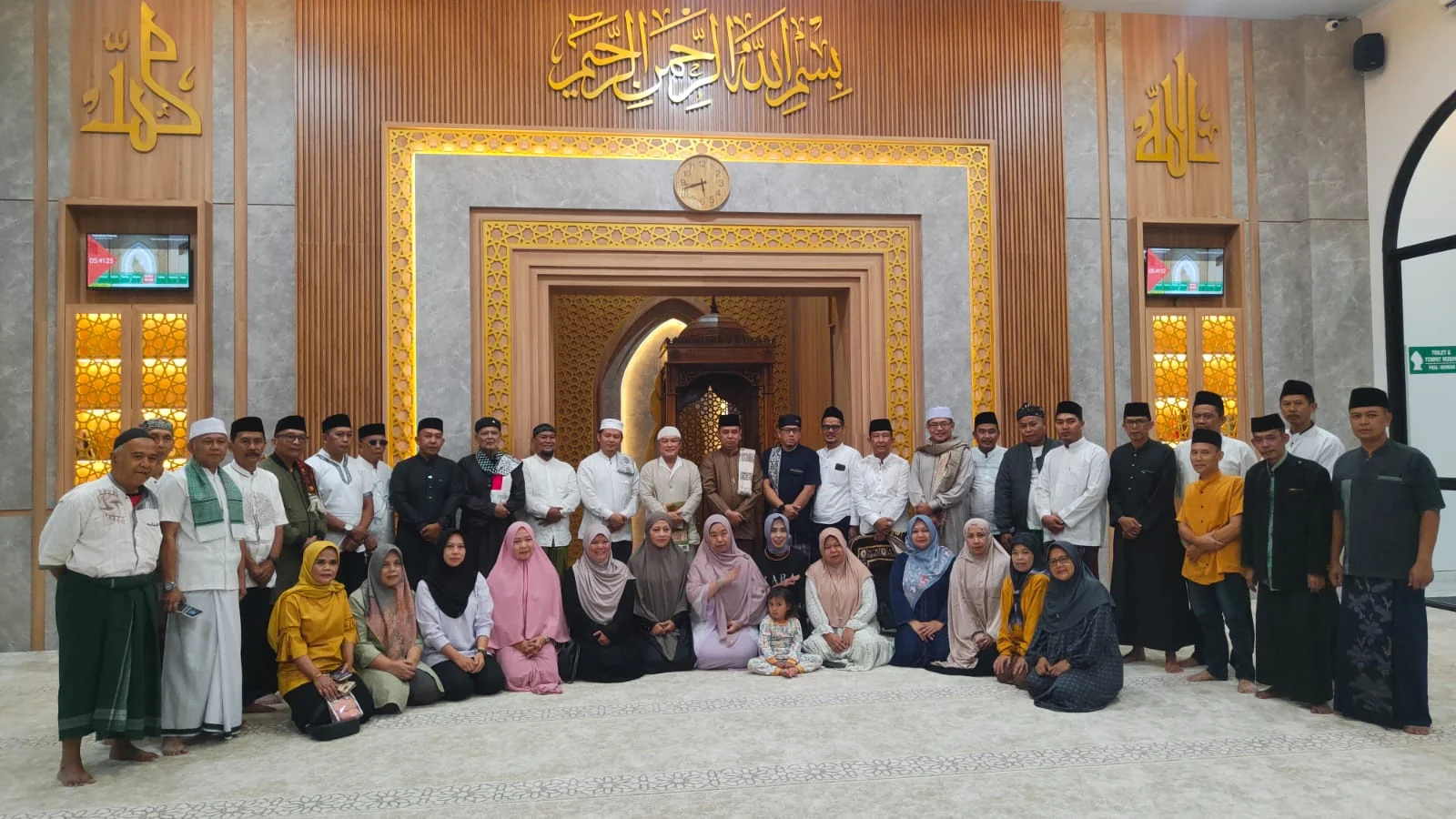 Bupati Kuningan, Dr. H. Dian Rachmat Yanuar, M.Si., yang juga  Jamaah Subuh Ar Rahmat (JASURA) menuturkan, bahwa  waktu Subuh adalah momen untuk mengetuk pintu langit serta menjemput  keberkahan.Dok-Diskominfo Kuningan