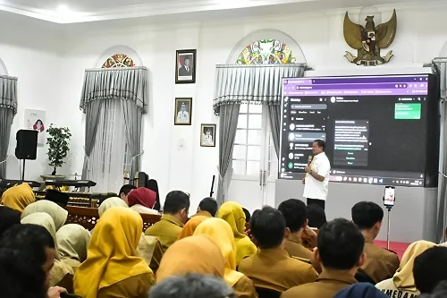 Bupati Sumedang Dony Ahmad Munir melepas pelaksanaan Program Alumni Pejuang Digital yang digagas oleh alumni Lembaga Pengelola Dana Pendidikan (LPDP) di Gedung Negara.Dok-Diskominfosanditik Sumedang