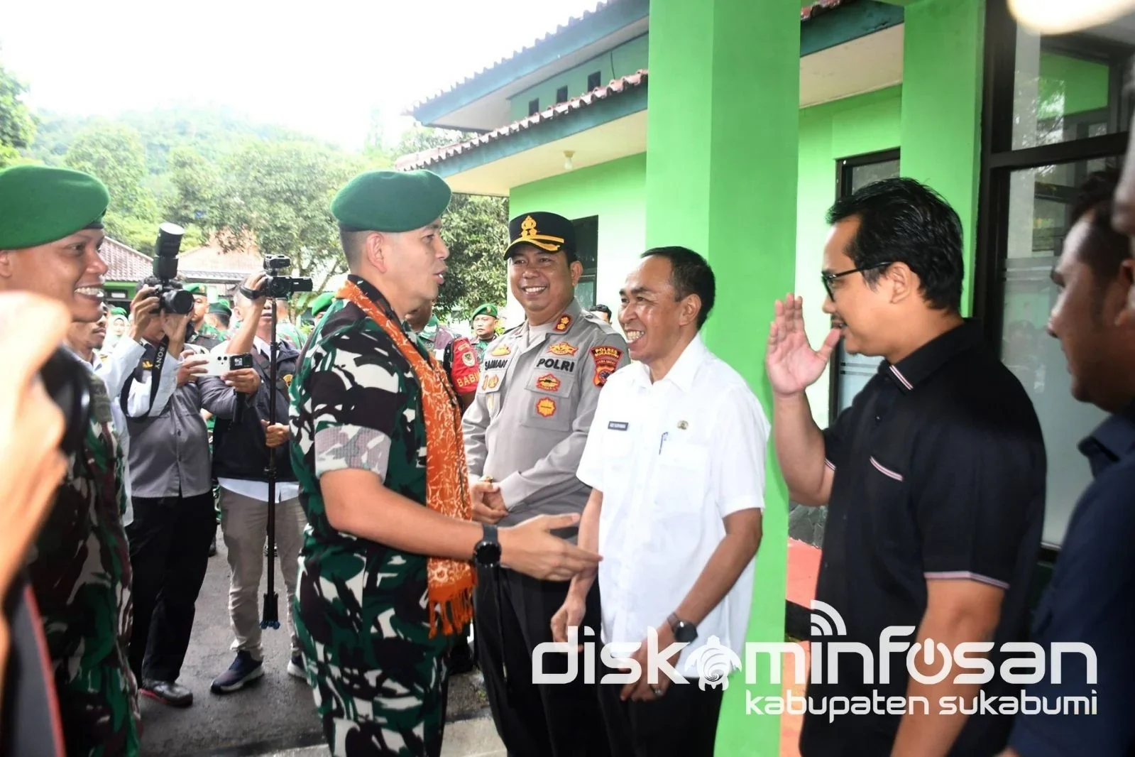 Sekretaris Daerah Kabupaten Sukabumi Ade Suryaman bersama unsur Forum Koordinasi Pimpinan Daerah (Forkopimda) menerima kunjungan kerja Komandan Korem (Danrem) 061/Suryakencana Thomas Rajunio di wilayah Kodim 0622/Kabupaten Sukabumi.Dok- Bidang IKP_Diskomi