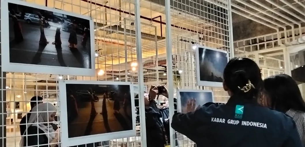 Pameran foto dan cerita visual bertajuk “Wajah Timur dalam Lensa AI”.