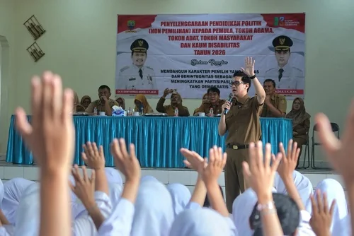 Wakil Bupati Sumedang M. Fajar Aldila saat memberikan materi pendidikan politik "Peran Generasi Muda dalam Membangun Demokrasi”.Dok-Diskominfosanditik Sumedang