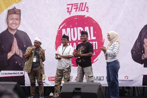 Bupati Sumedang Dony Ahmad Munir mengatakan, lomba mural ini menjadi ruang ekspresi kreatif bagi para seniman untuk menuangkan ide dan gagasannya melalui karya seni.Dok-Diskominfosanditik Sumedang