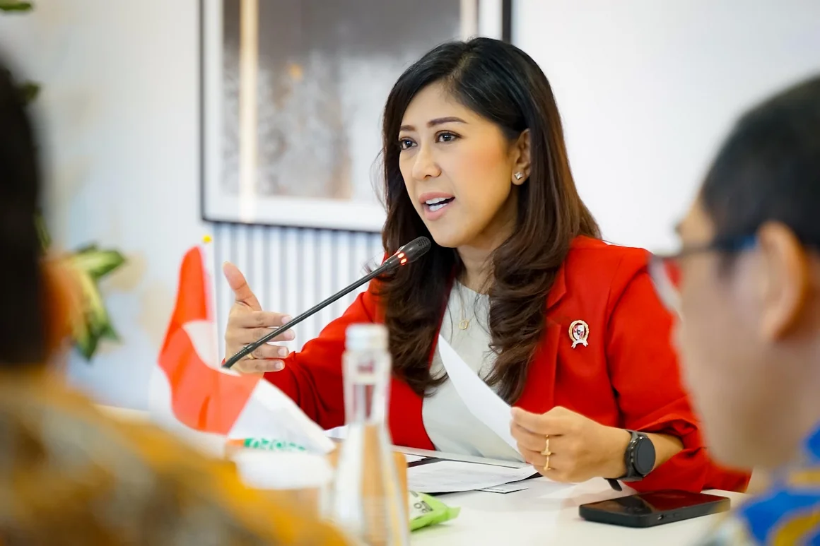 Menteri Komunikasi dan Digital Meutya Hafid menegaskan pemulihan konektivitas diarahkan untuk menjamin kebutuhan dasar masyarakat, terutama di wilayah yang masih mengalami keterbatasan akses komunikasi.Ist