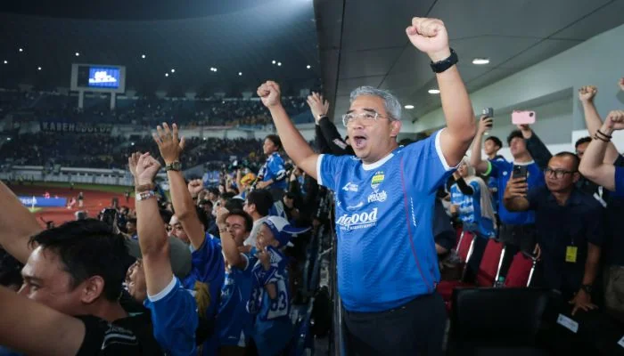 Nepungan Muhammad Farhan Walikota Bandung Anu Siap Meuli Saham Persib Ngagunakeun Duit Sorangan