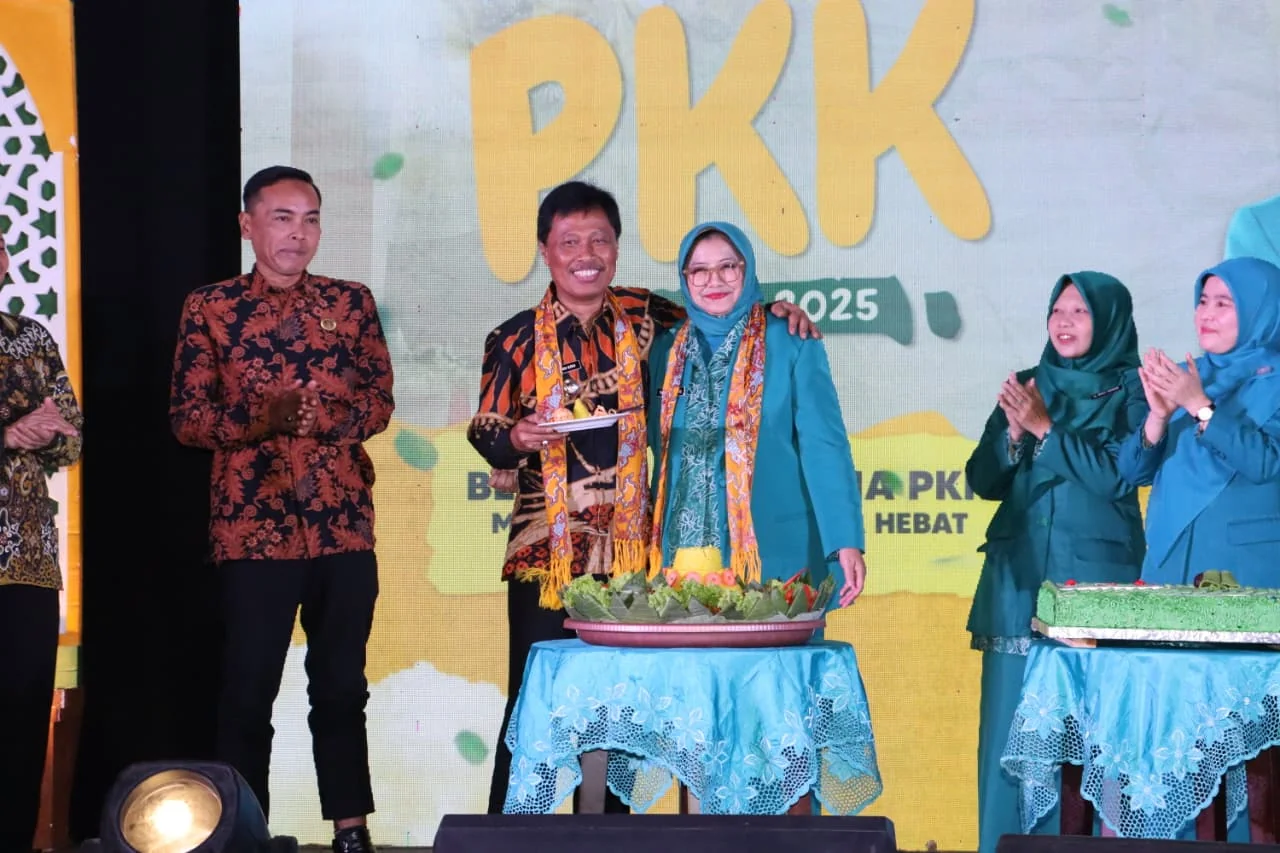 Wali Kota Cirebon, Effendi Edo, bersama Ketua TP PKK Kota Cirebon, Noviyanti Edo, hadir membuka kegiatan tersebut dan menyampaikan apresiasi mendalam atas kiprah para kader.Ist